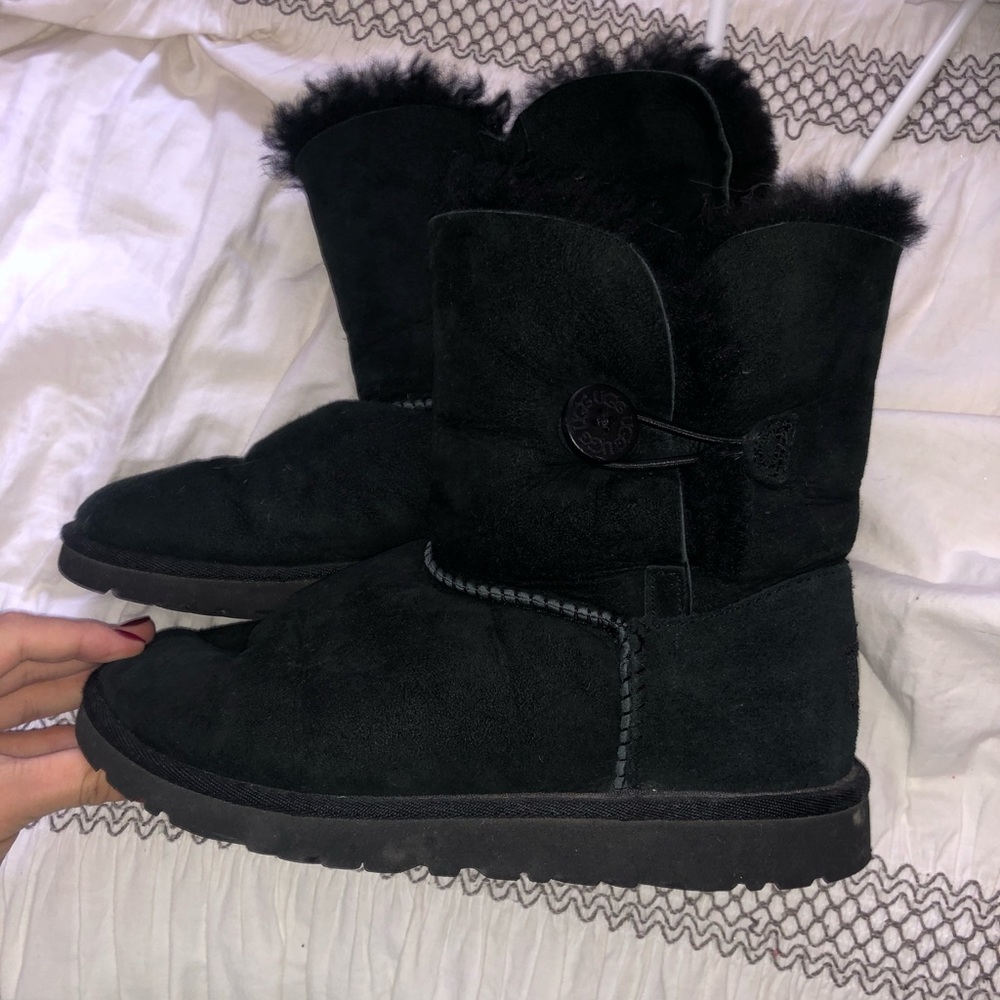 Black ugg boots